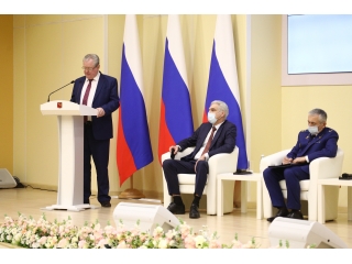 ��������� ���������, ����������� 300-����� ����������� ������ � 90-����� ������������ ����� �.�. �������� (����)
